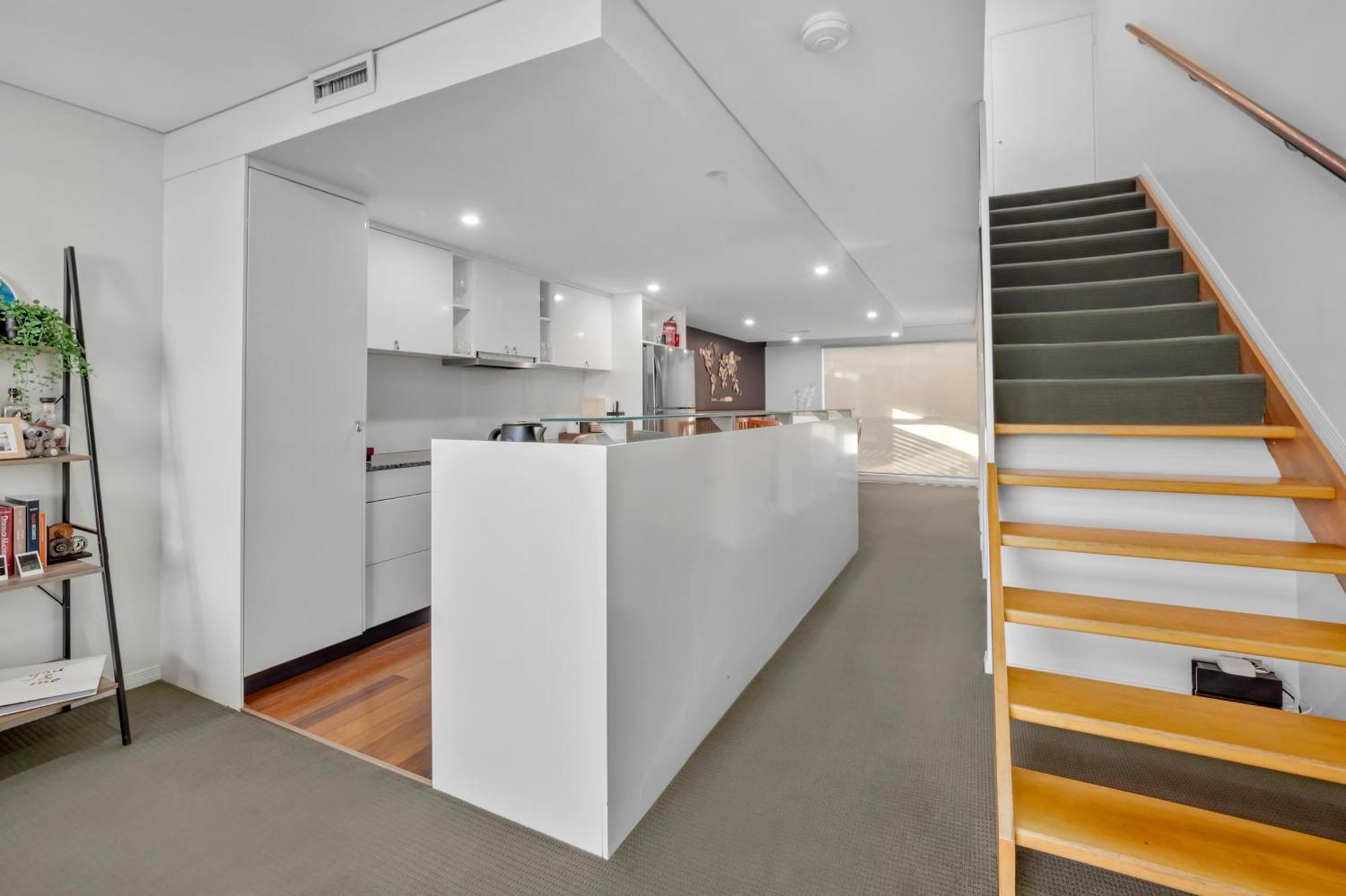 Apartment Entire 2 Bedroom Penthouse With Carpark *